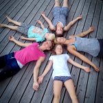 Kinderyoga und Akrobatik mit Kathy Bleeck und Christine Bachmann im Yogahof Lima 59